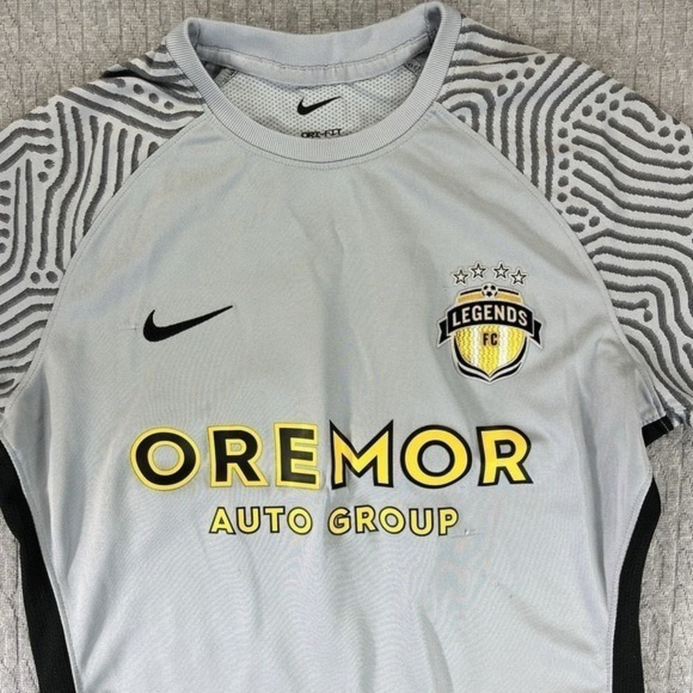 Nike Soccer Jersey Kids Small Gray Legends FC Oremor Dri-Fit Short Sleeve